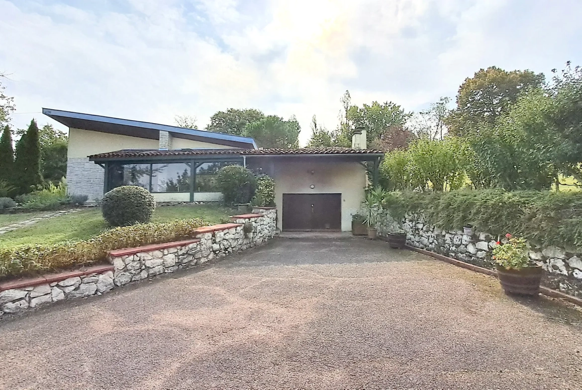 Villa d'architecte avec piscine et dépendance à Villeneuve-sur-Lot 