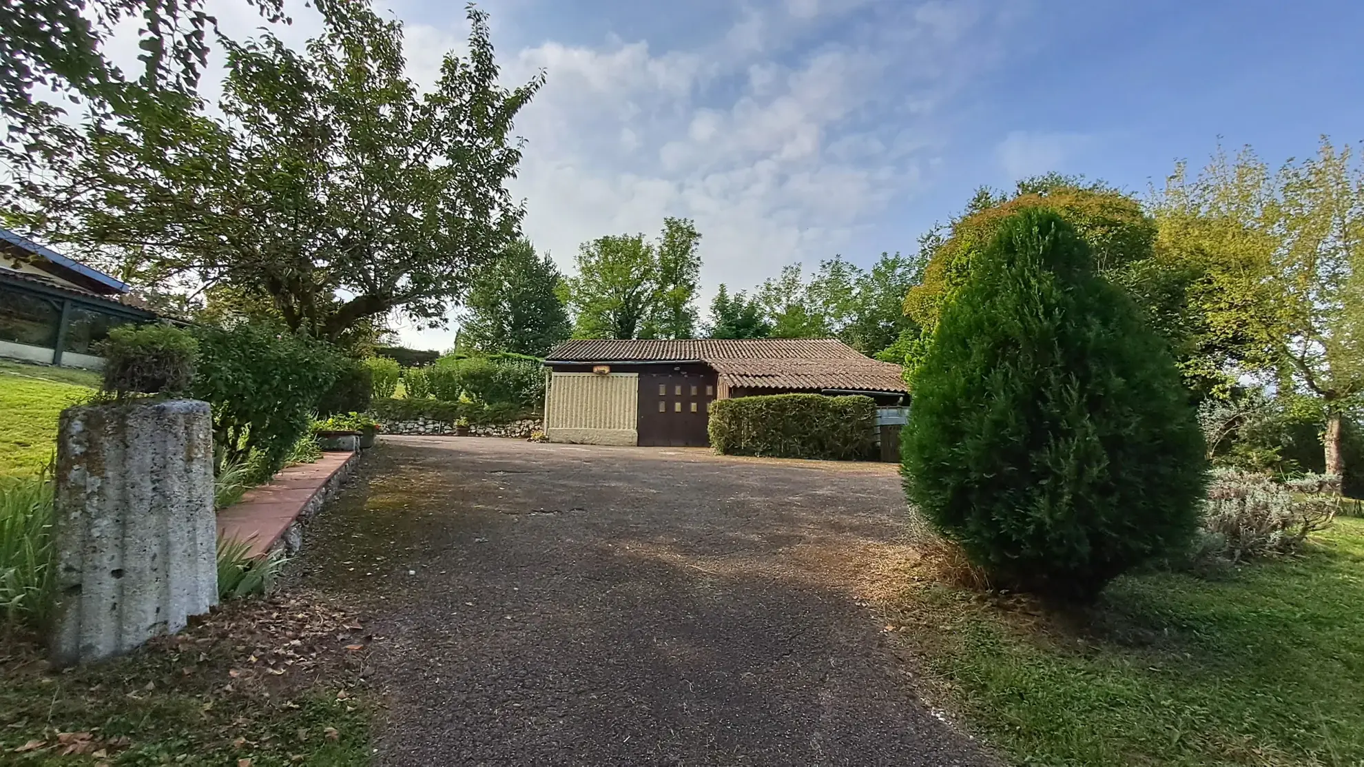 Villa d'architecte avec piscine et dépendance à Villeneuve-sur-Lot 
