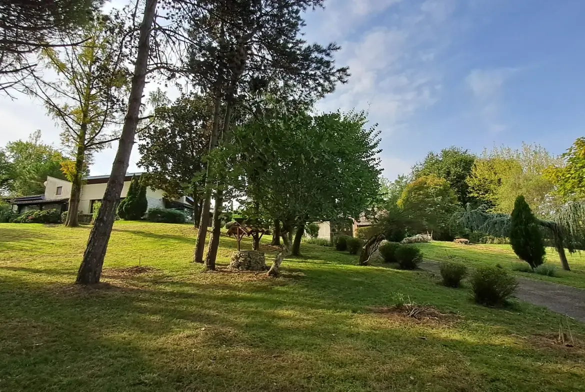 Villa d'architecte avec piscine et dépendance à Villeneuve-sur-Lot 