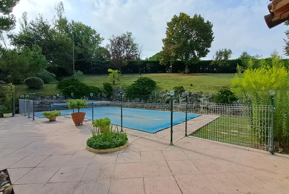 Villa d'architecte avec piscine et dépendance à Villeneuve-sur-Lot 