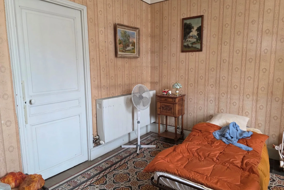Maison de village à Ruoms en Ardèche avec cour spacieuse et potentiel d'aménagement 