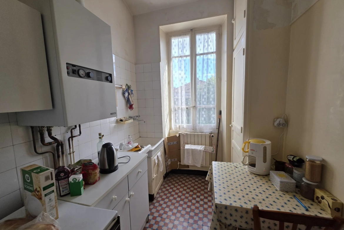 Maison de village à Ruoms en Ardèche avec cour spacieuse et potentiel d'aménagement 