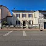 Maison de village à Ruoms en Ardèche avec cour spacieuse et potentiel d'aménagement