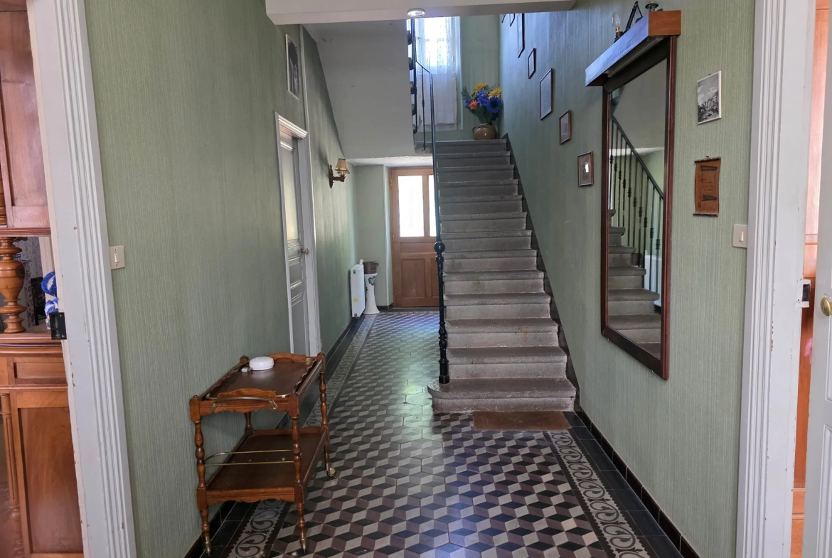 Maison de village à Ruoms en Ardèche avec cour spacieuse et potentiel d'aménagement 