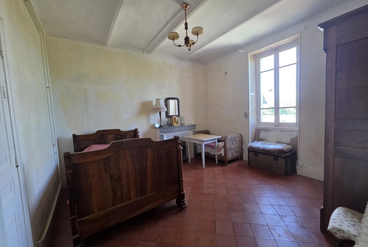 Maison de village à Ruoms en Ardèche avec cour spacieuse et potentiel d'aménagement 