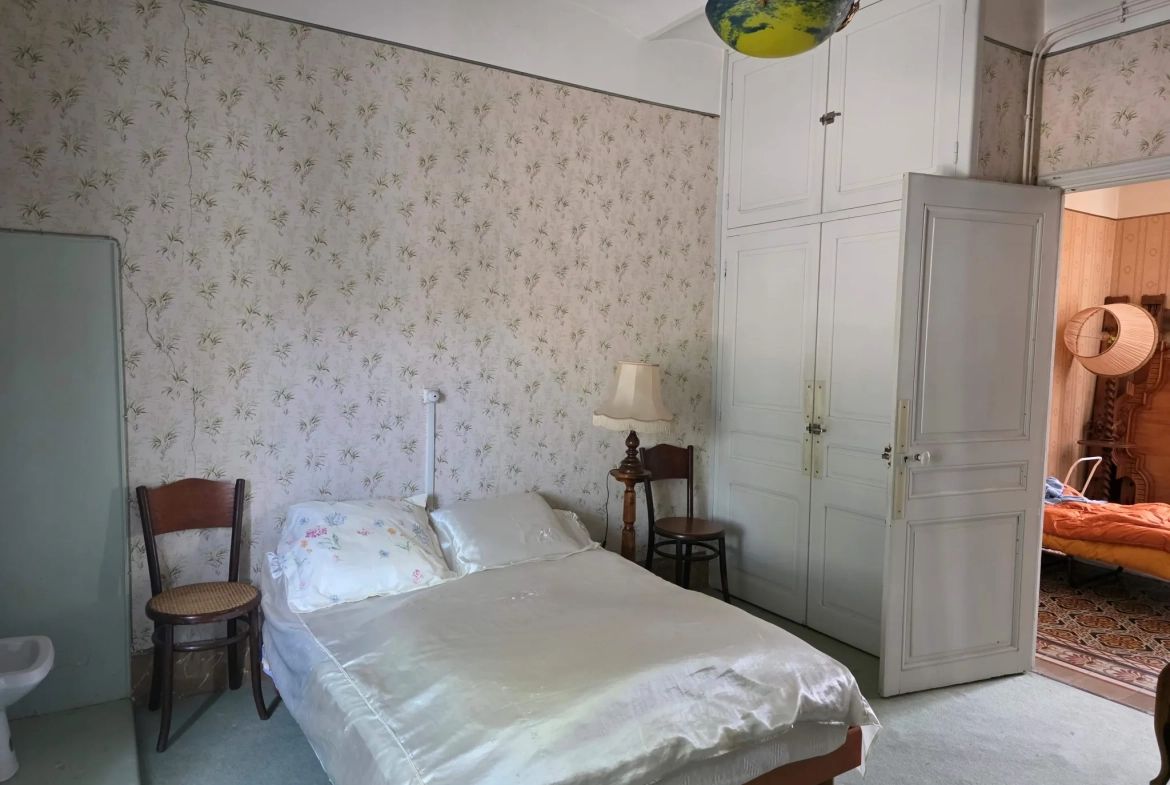 Maison de village à Ruoms en Ardèche avec cour spacieuse et potentiel d'aménagement 