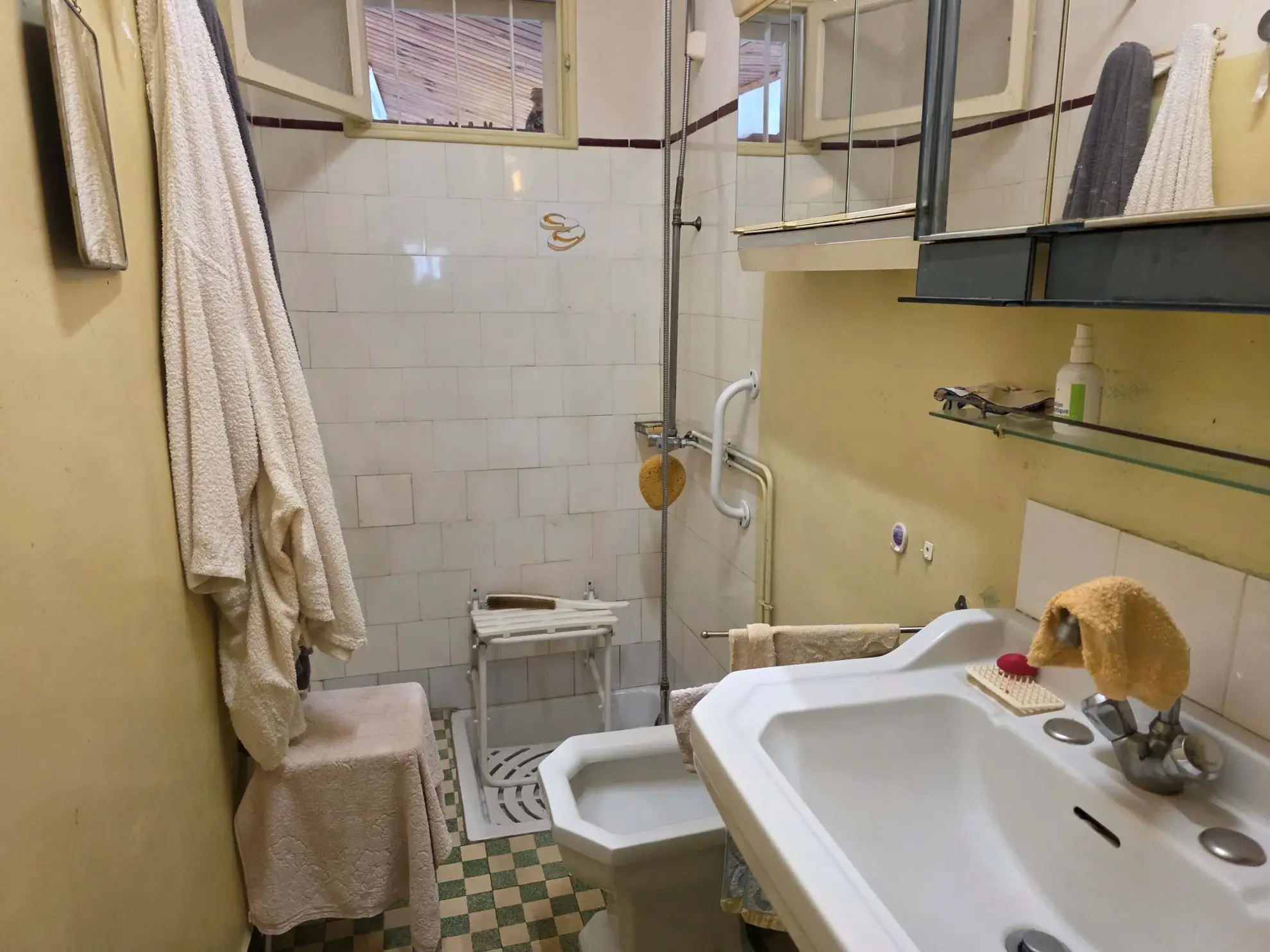 Maison de village à Ruoms en Ardèche avec cour spacieuse et potentiel d'aménagement 