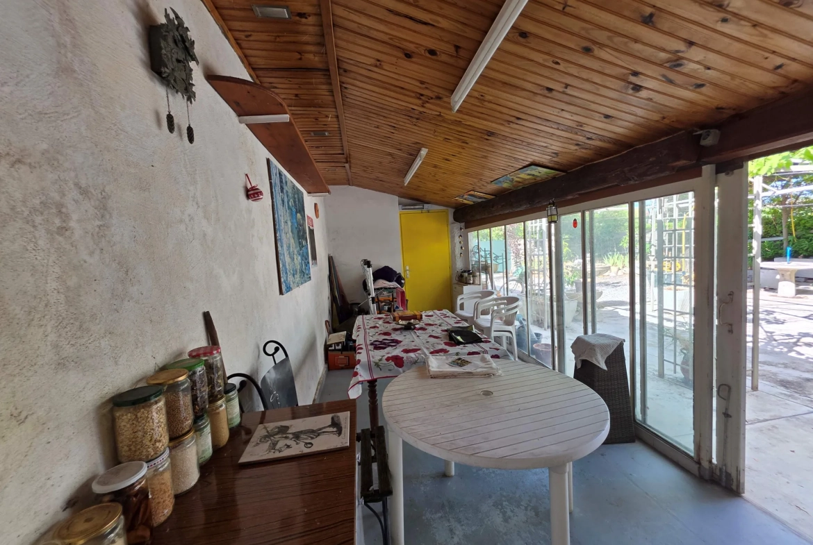 Maison de village à Ruoms en Ardèche avec cour spacieuse et potentiel d'aménagement 