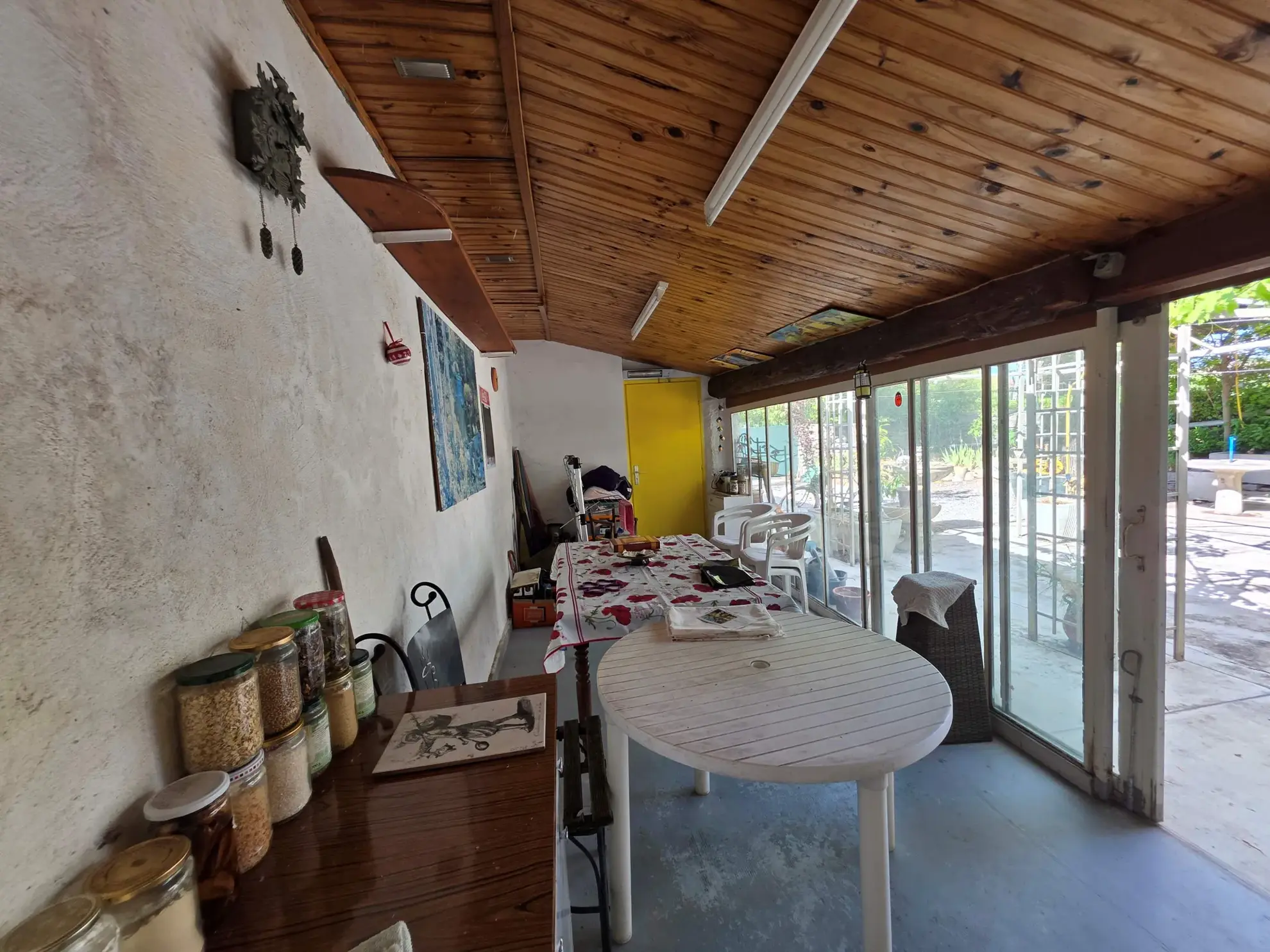 Maison de village à Ruoms en Ardèche avec cour spacieuse et potentiel d'aménagement 