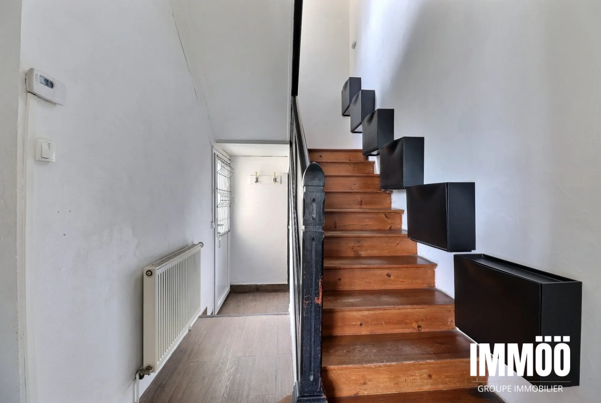 Maison de ville à rénover avec cour et potentiel d’extension à Arelaune-sur-Seine 