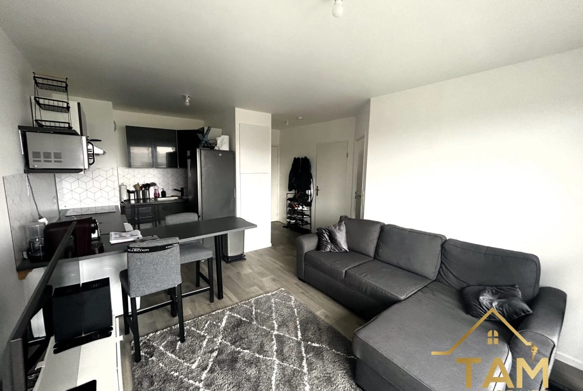 À vendre Appartement 2 pièces récent avec balcon à Maurepas 