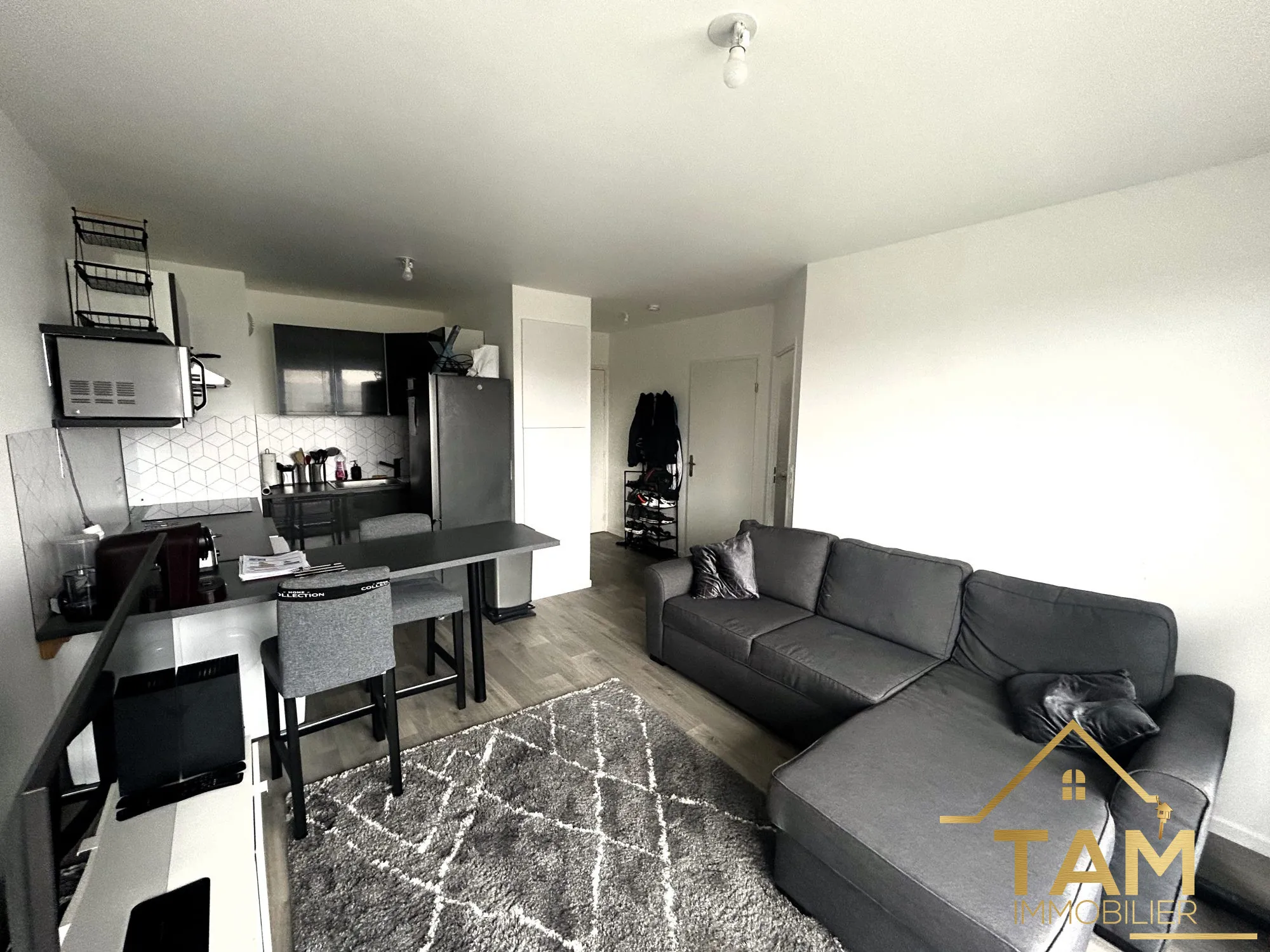 À vendre Appartement 2 pièces récent avec balcon à Maurepas 