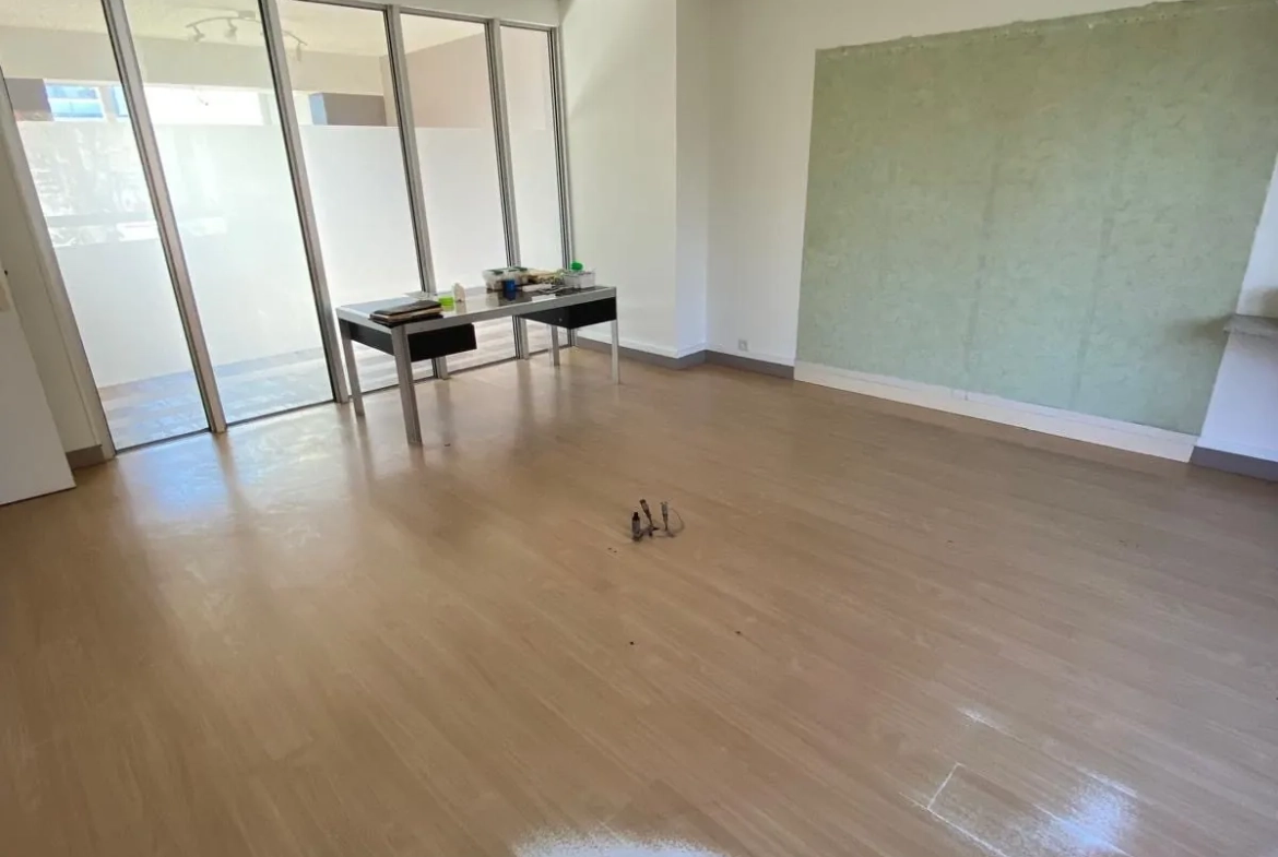 Appartement polyvalent de 140 m² à Calais avec potentiel de transformation 