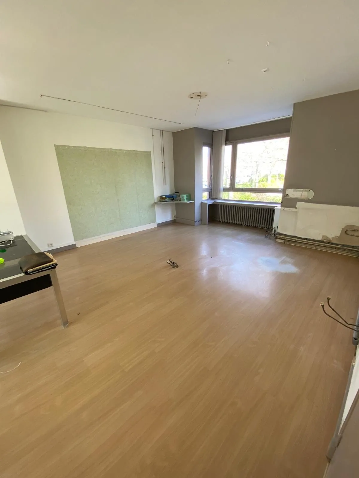 Appartement polyvalent de 140 m² à Calais avec potentiel de transformation 