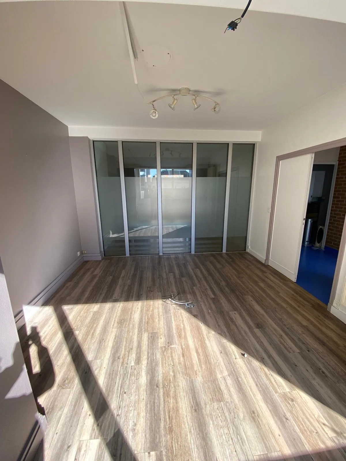 Appartement polyvalent de 140 m² à Calais avec potentiel de transformation 