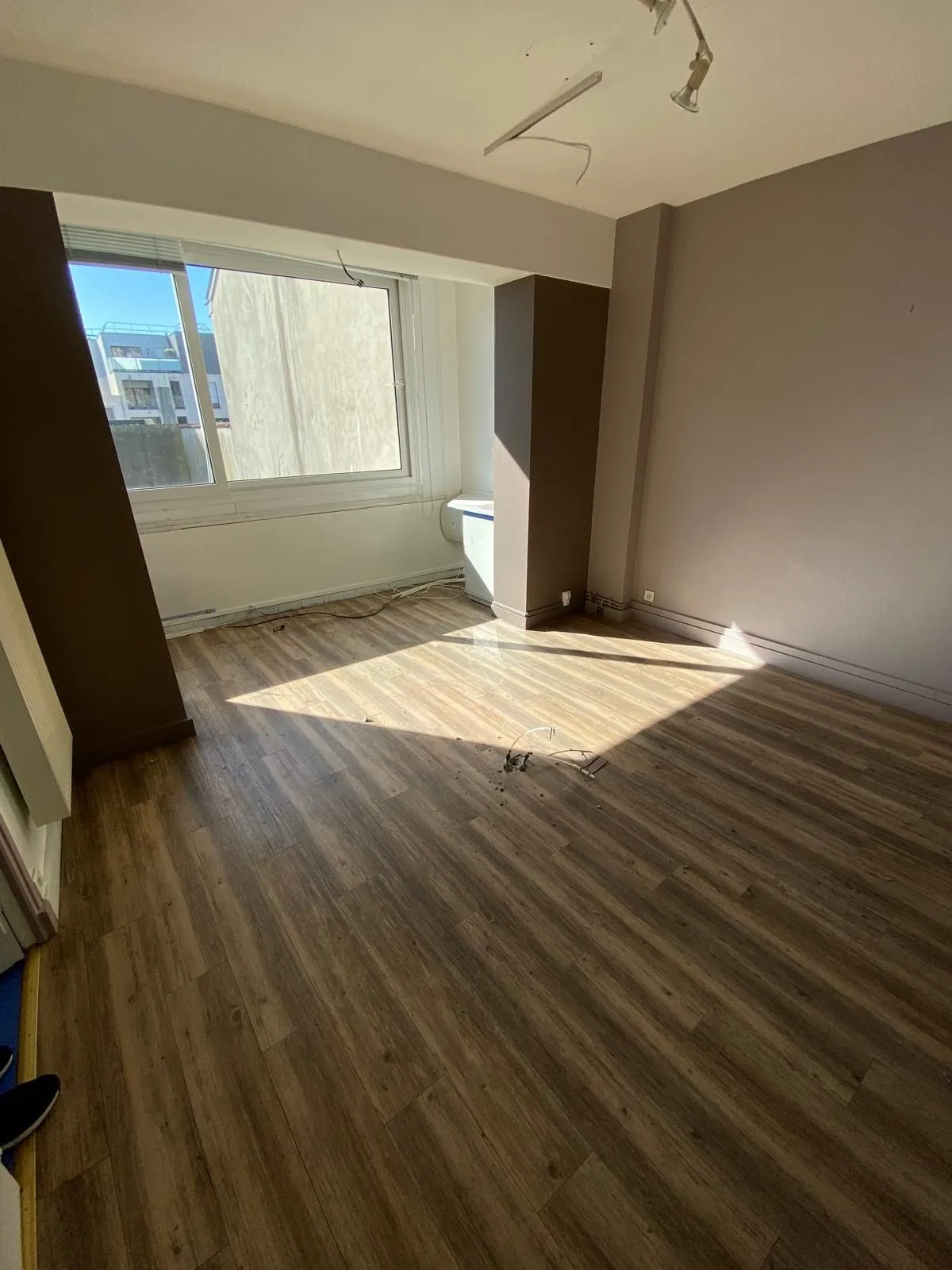 Appartement polyvalent de 140 m² à Calais avec potentiel de transformation 