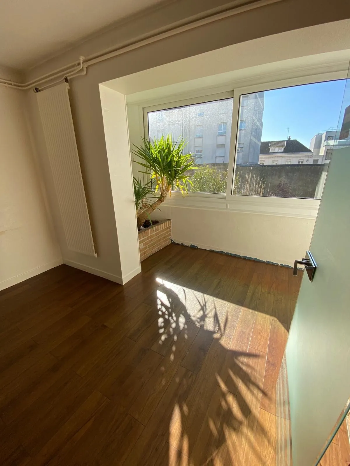 Appartement polyvalent de 140 m² à Calais avec potentiel de transformation 