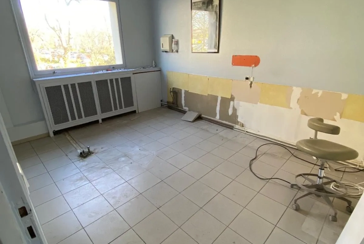 Appartement polyvalent de 140 m² à Calais avec potentiel de transformation 