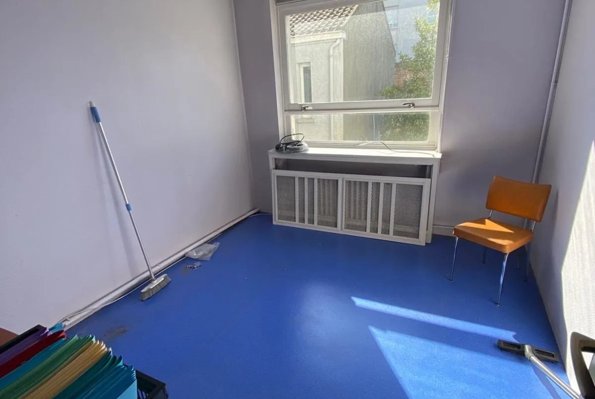 Appartement polyvalent de 140 m² à Calais avec potentiel de transformation 