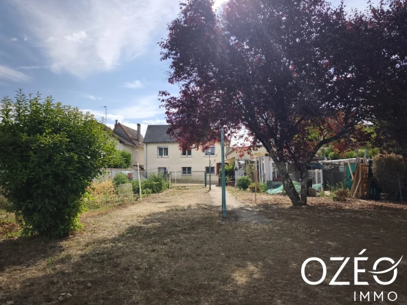Maison à vendre à Châteauroux - Grande maison familiale avec jardin et garage
