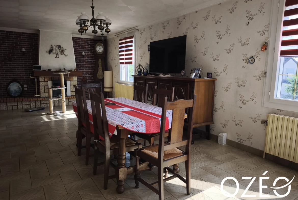 Maison à vendre à Châteauroux - Grande maison familiale avec jardin et garage 