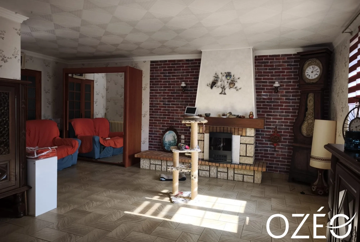 Maison à vendre à Châteauroux - Grande maison familiale avec jardin et garage 