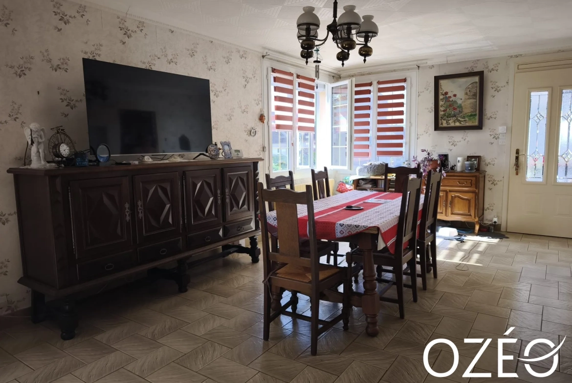 Maison à vendre à Châteauroux - Grande maison familiale avec jardin et garage 