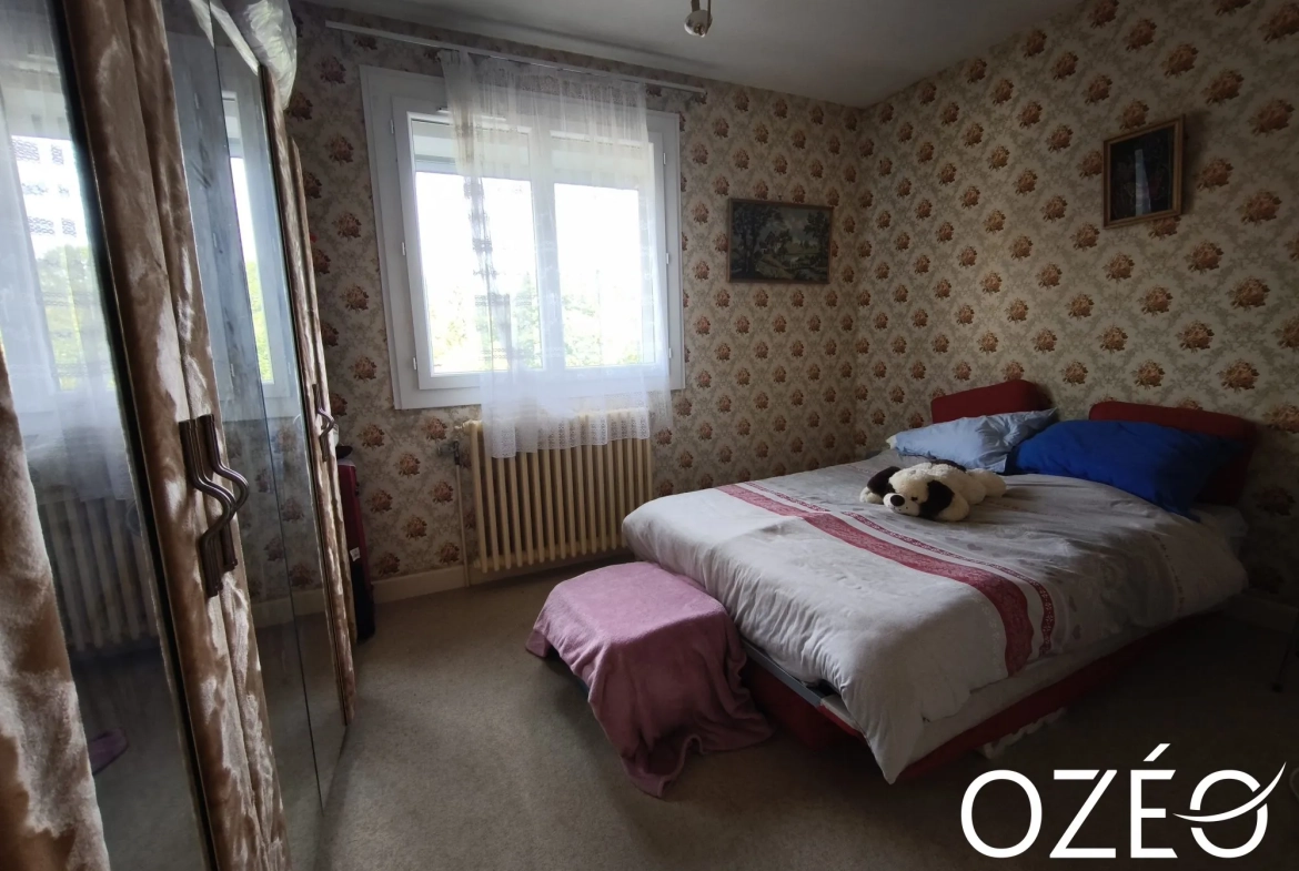 Maison à vendre à Châteauroux - Grande maison familiale avec jardin et garage 