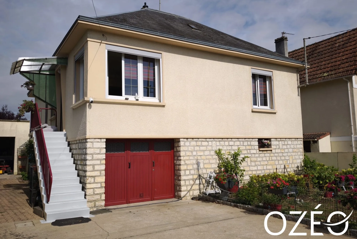 Maison à vendre à Châteauroux - Grande maison familiale avec jardin et garage 