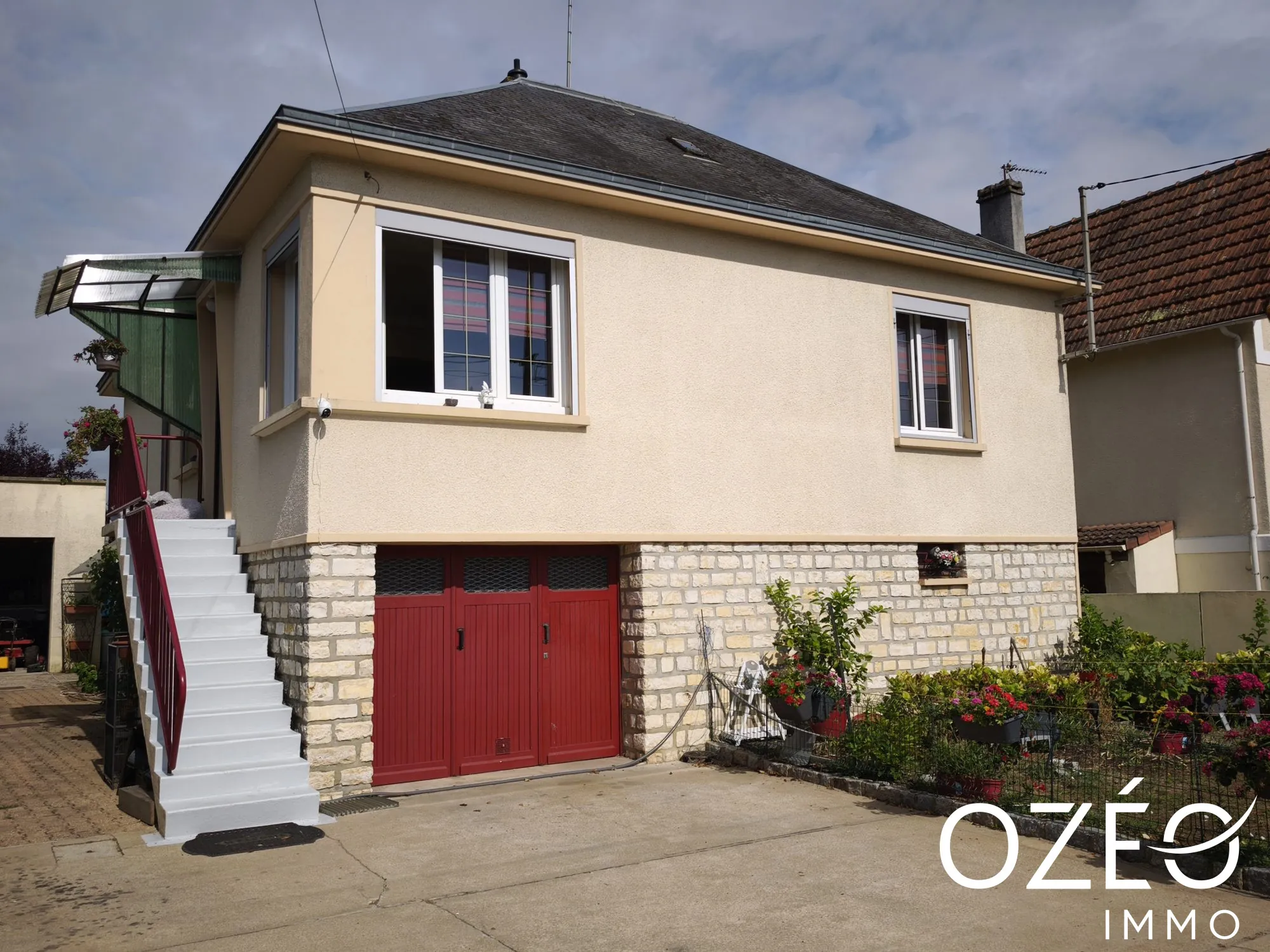 Maison à vendre à Châteauroux - Grande maison familiale avec jardin et garage 