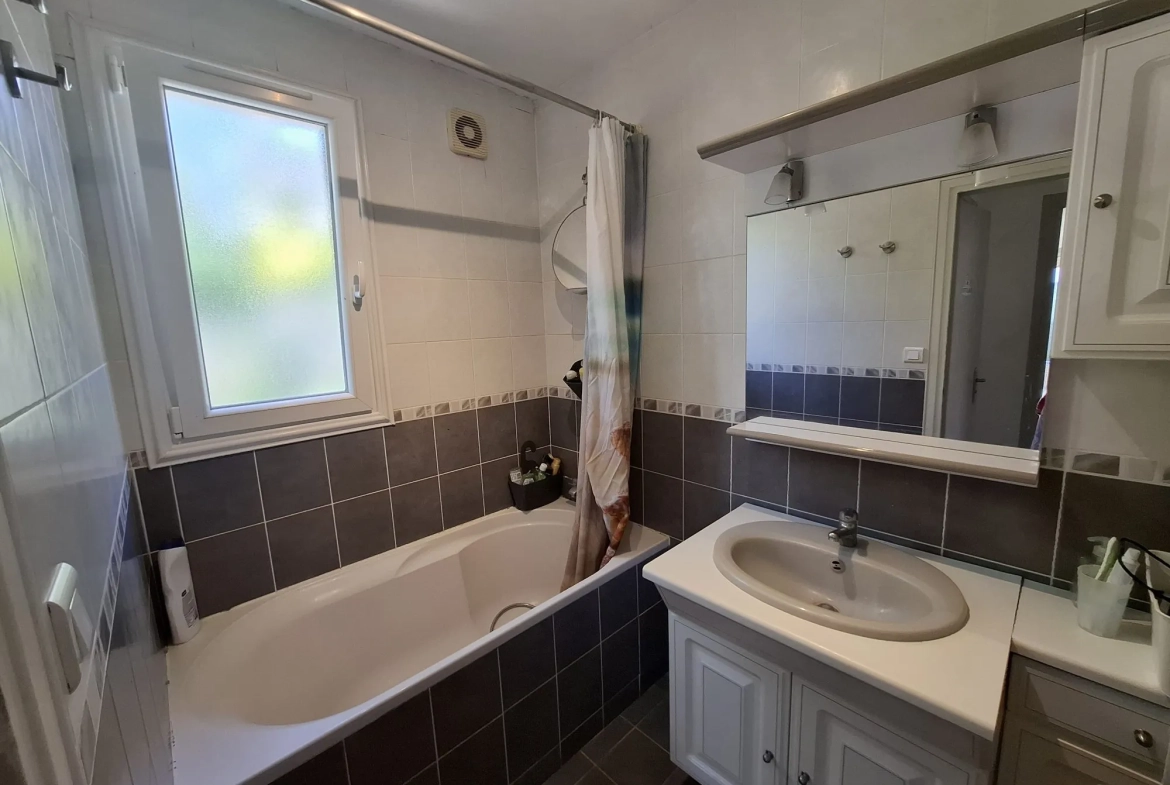 Maison spacieuse de 3 chambres à Montluçon, idéale famille 