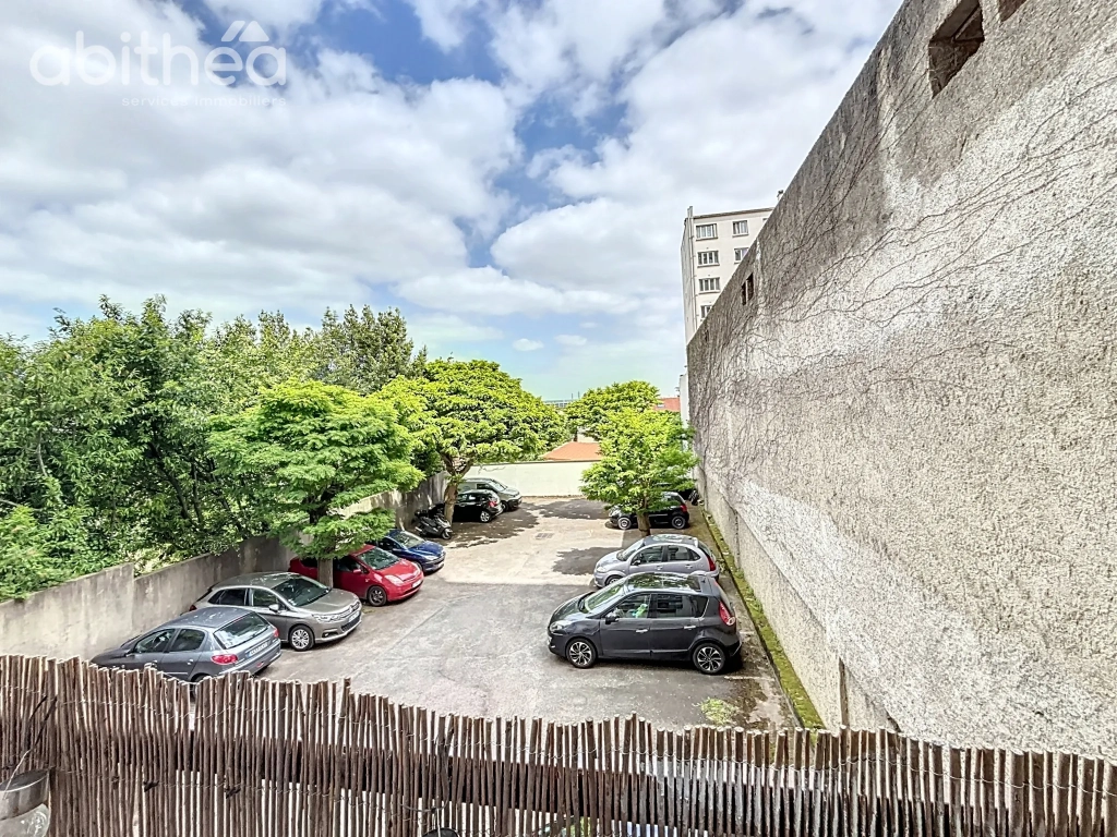 Appartement F1 lumineux avec balcon à Choisy-le-Roi, proche tram T9