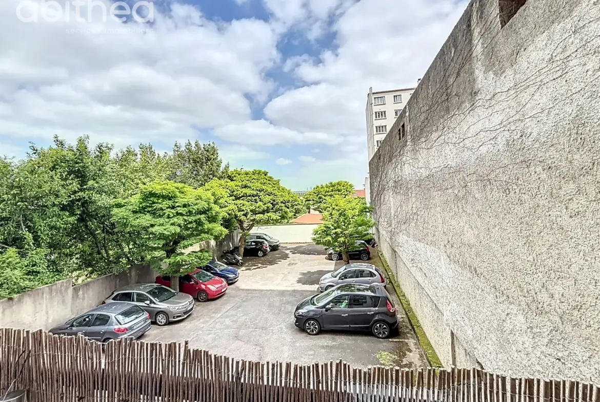 Appartement F1 lumineux avec balcon à Choisy-le-Roi, proche tram T9 