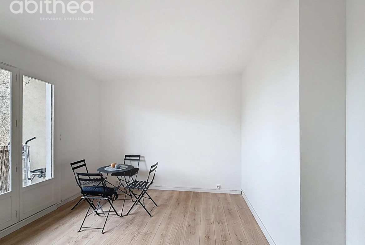 Appartement F1 lumineux avec balcon à Choisy-le-Roi, proche tram T9 