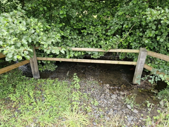 Terrain non constructible à vendre à Valdallière avec rivière et environnement calme
