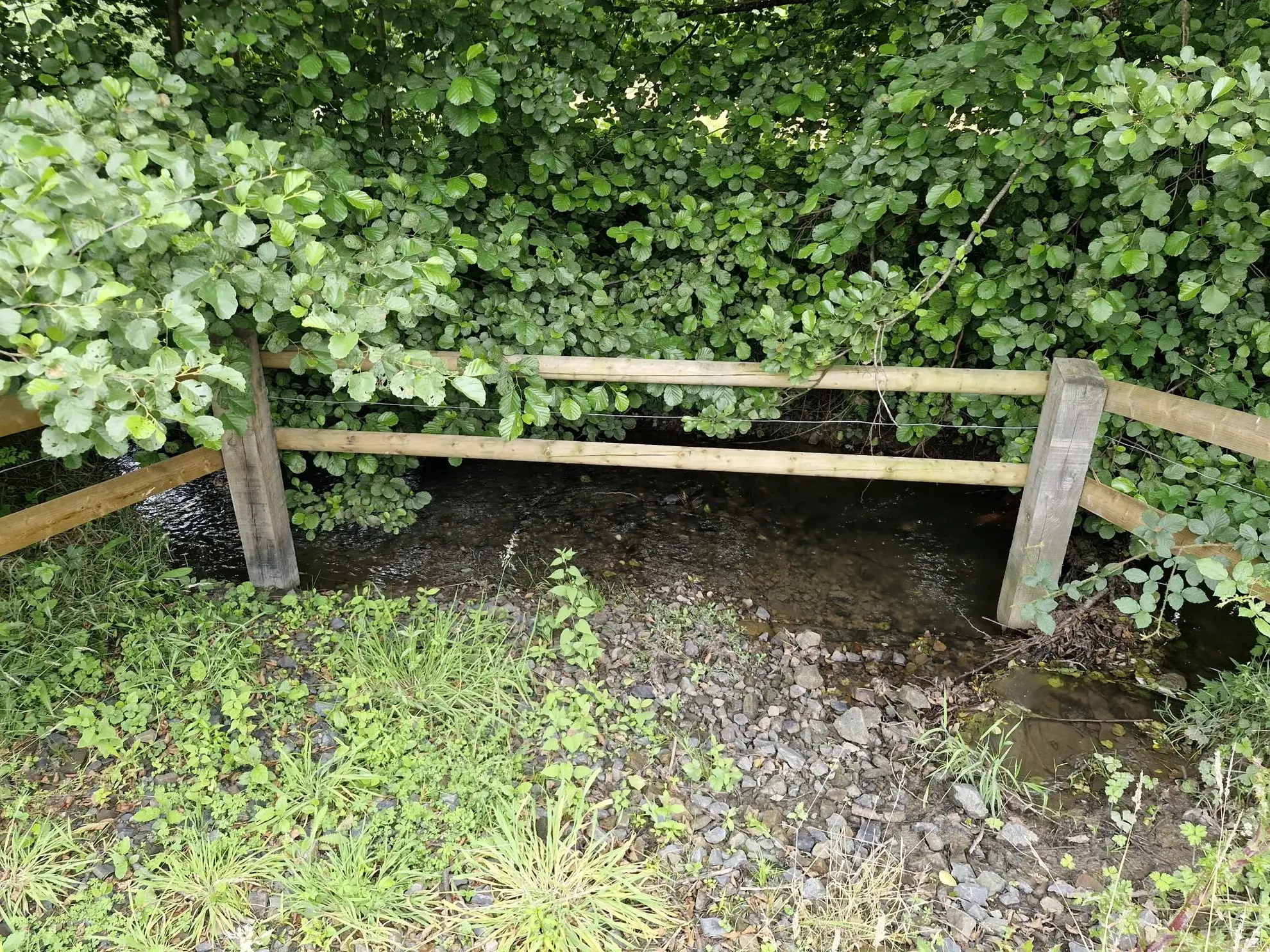 Terrain non constructible à vendre à Valdallière avec rivière et environnement calme 