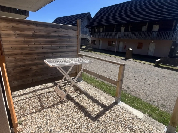 Appartement 2 pièces avec terrasse et piscine à Super Besse