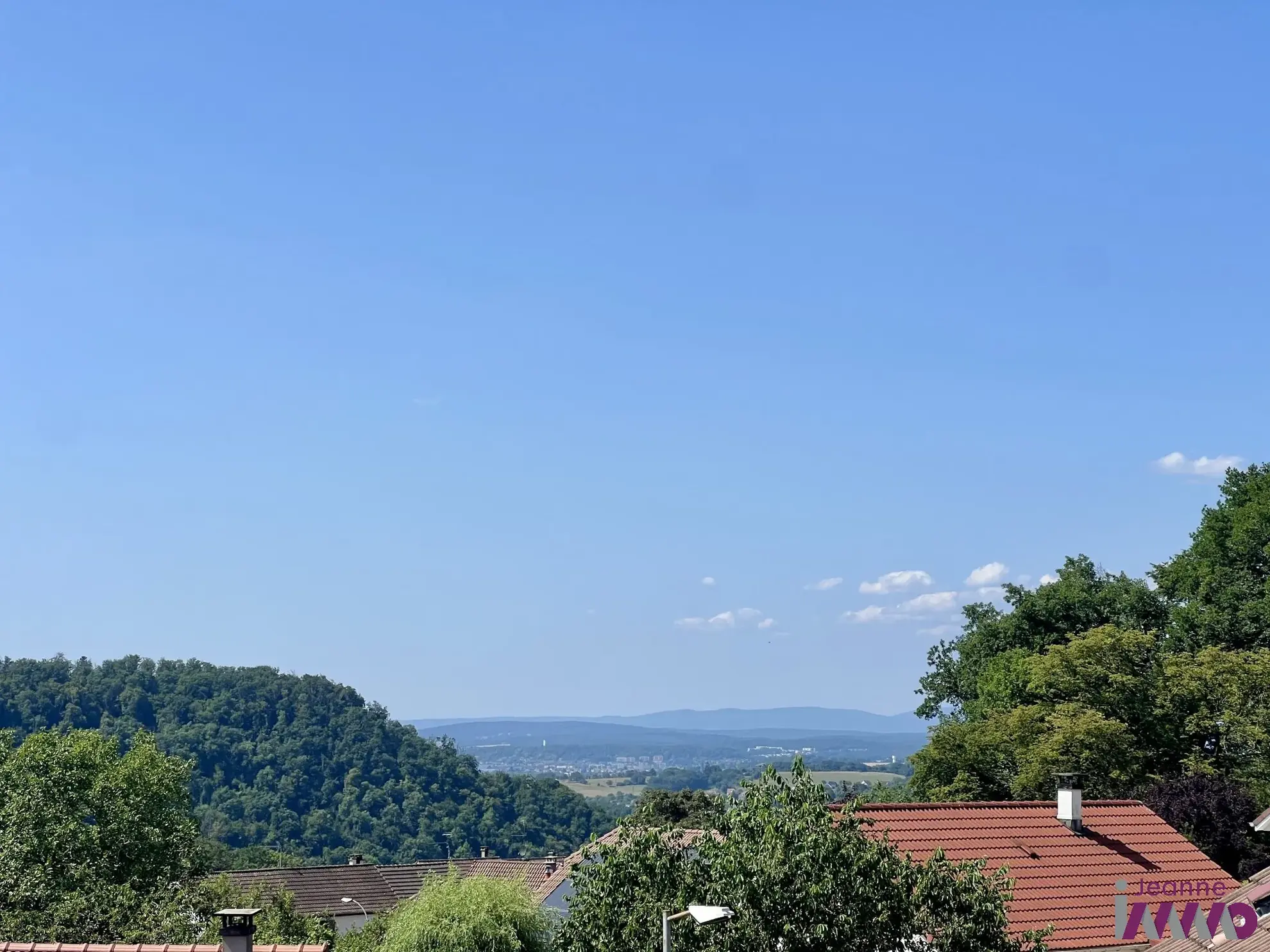 Charmante maison individuelle à Hérimoncourt, proche de la Suisse avec vue dégagée et grand jardin 