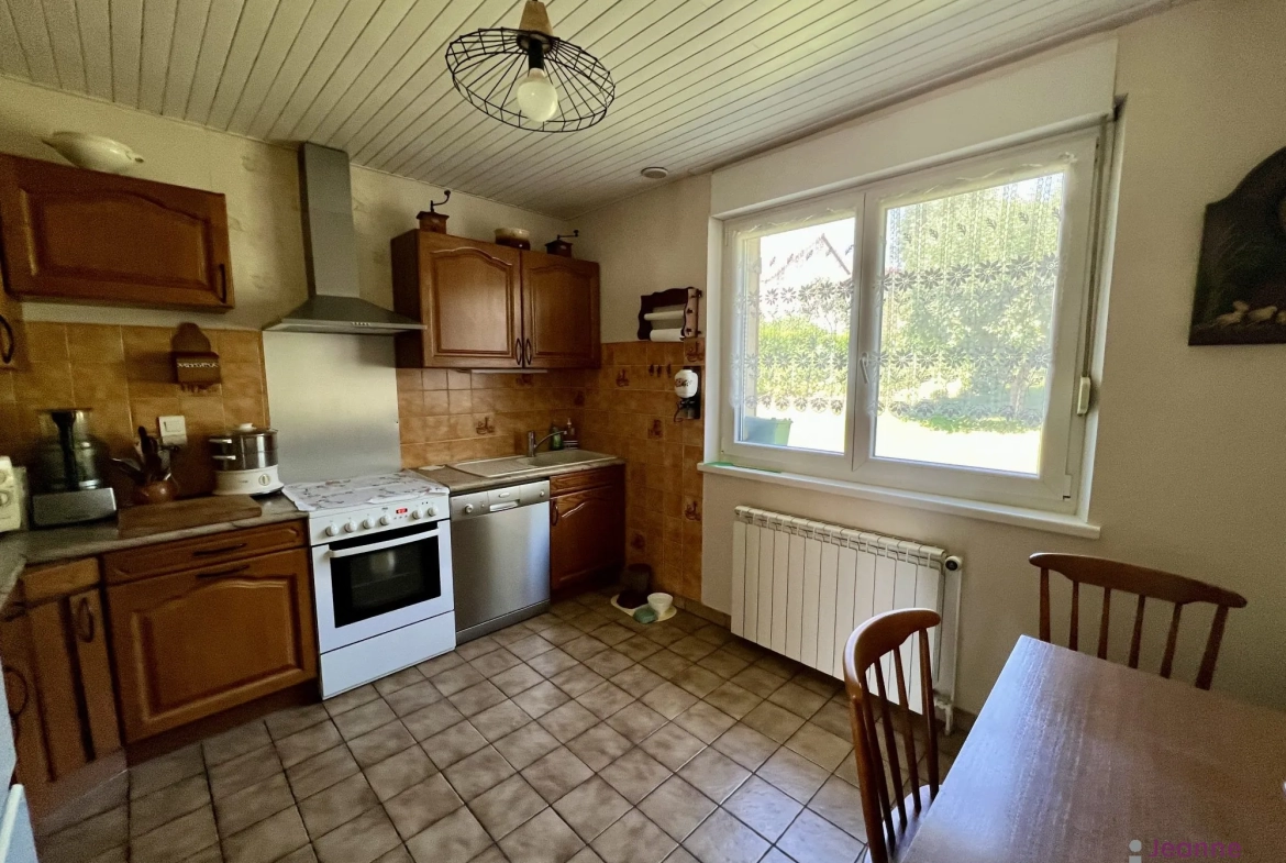 Charmante maison individuelle à Hérimoncourt, proche de la Suisse avec vue dégagée et grand jardin 