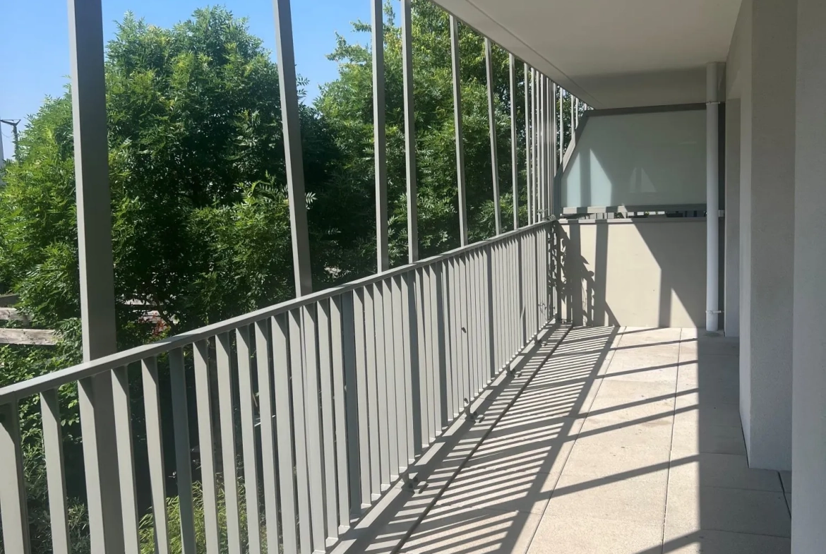Appartement T3 à vendre à Saint-Priest avec balcon et parking - Quartier calme et bien connecté 