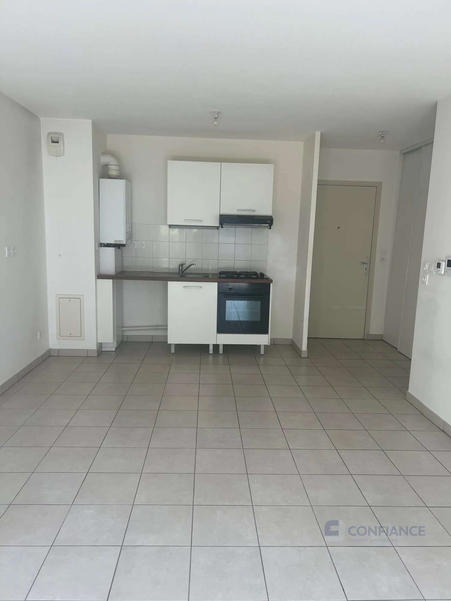 Appartement T3 à vendre à Saint-Priest avec balcon et parking - Quartier calme et bien connecté 