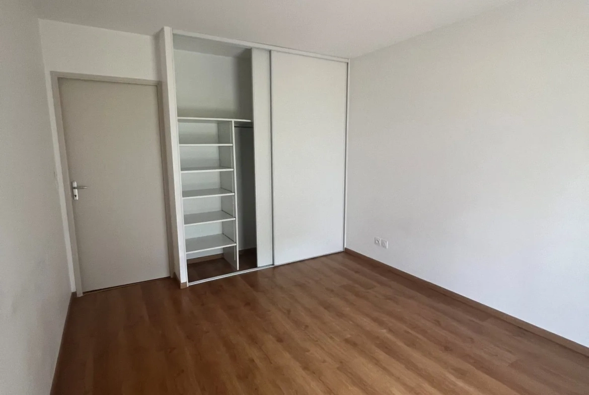 Appartement T3 à vendre à Saint-Priest avec balcon et parking - Quartier calme et bien connecté 
