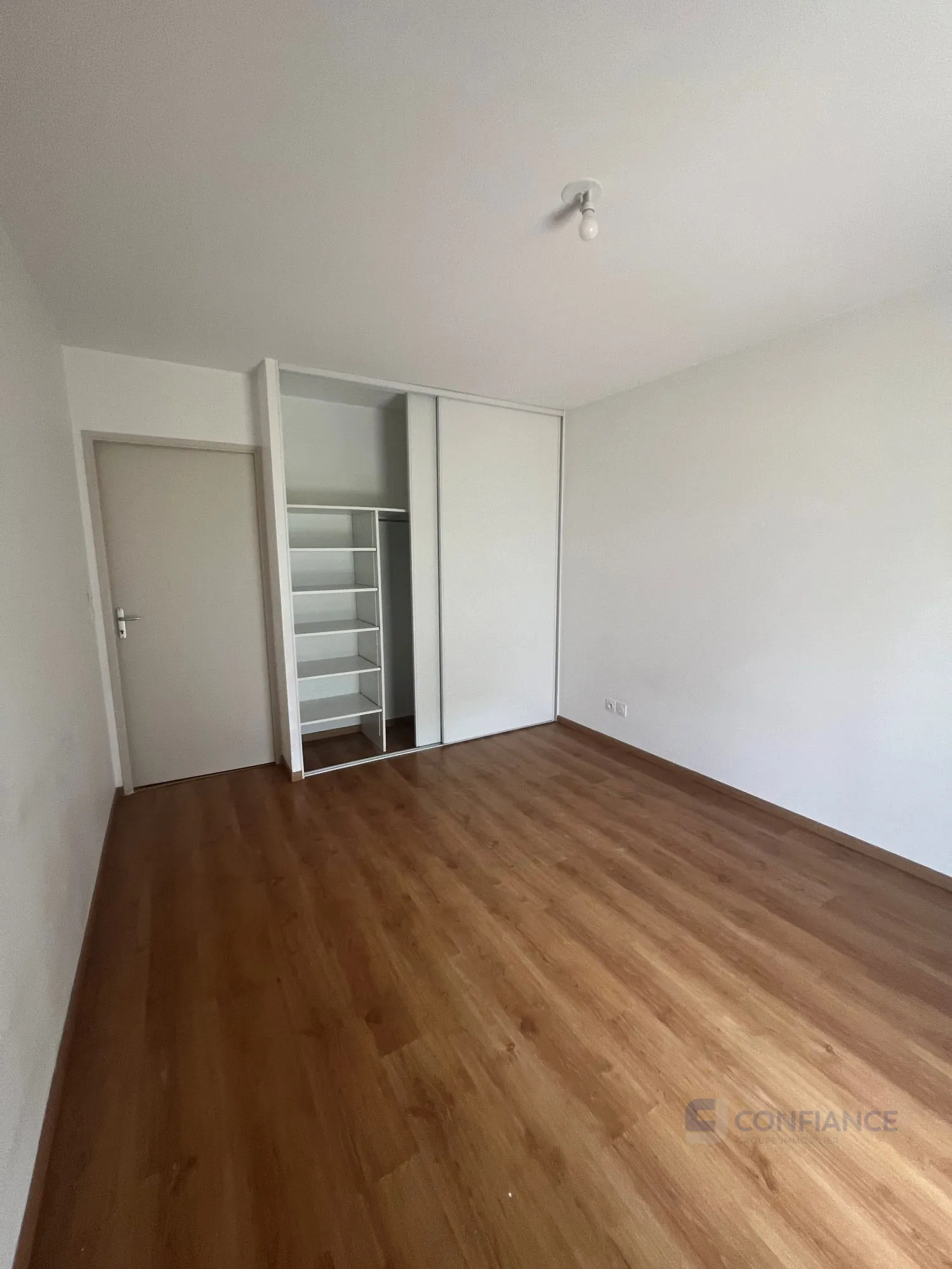 Appartement T3 à vendre à Saint-Priest avec balcon et parking - Quartier calme et bien connecté 