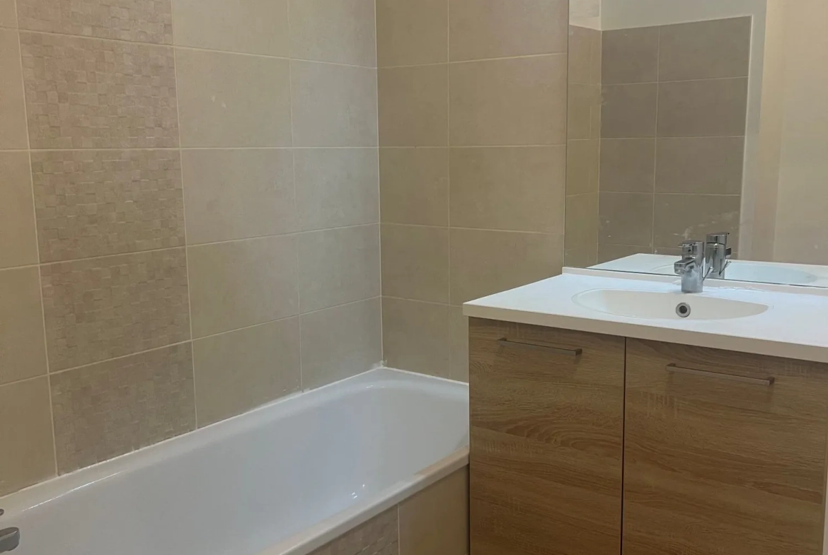 Appartement T3 à vendre à Saint-Priest avec balcon et parking - Quartier calme et bien connecté 