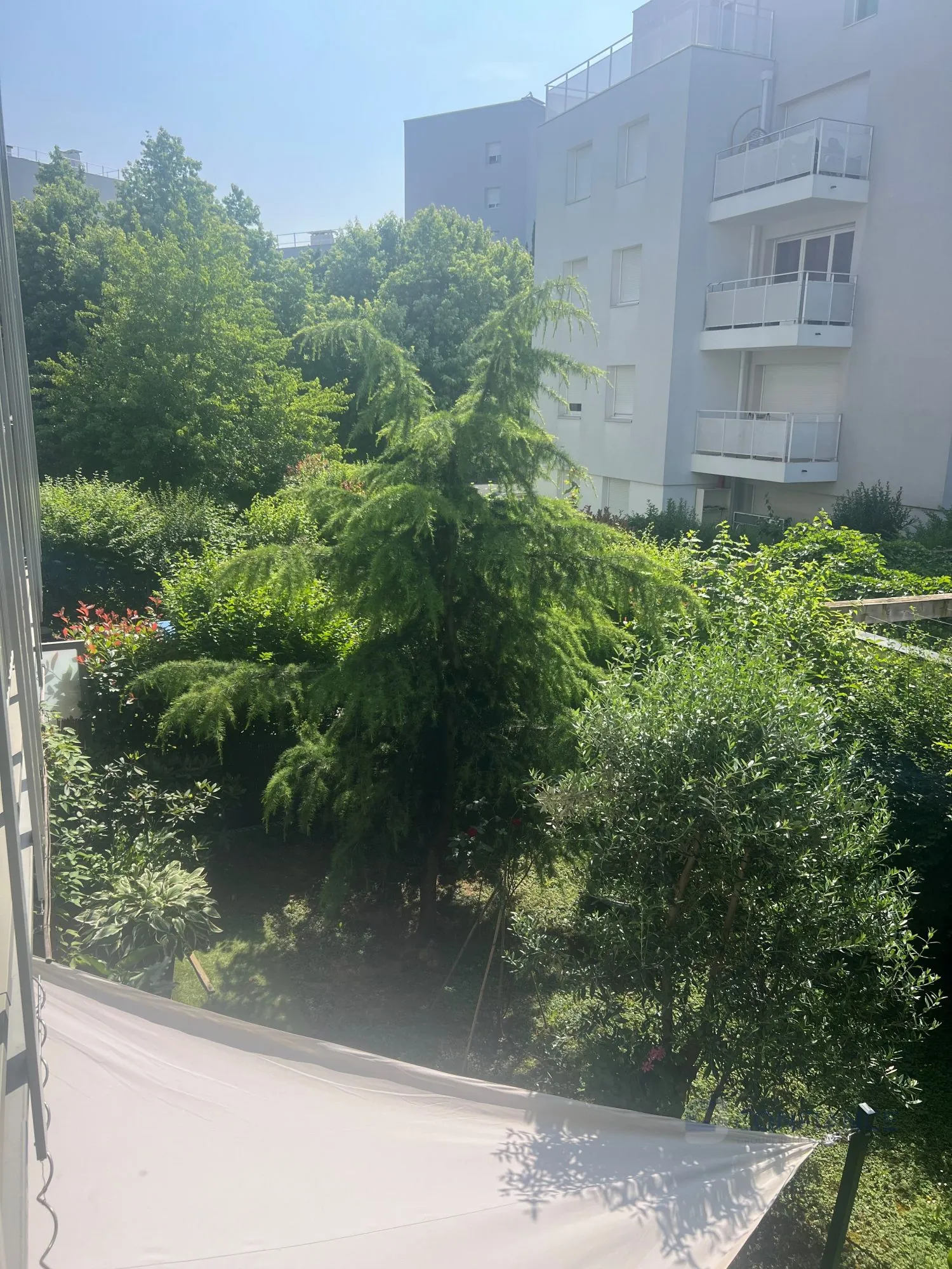Appartement T3 à vendre à Saint-Priest avec balcon et parking - Quartier calme et bien connecté 