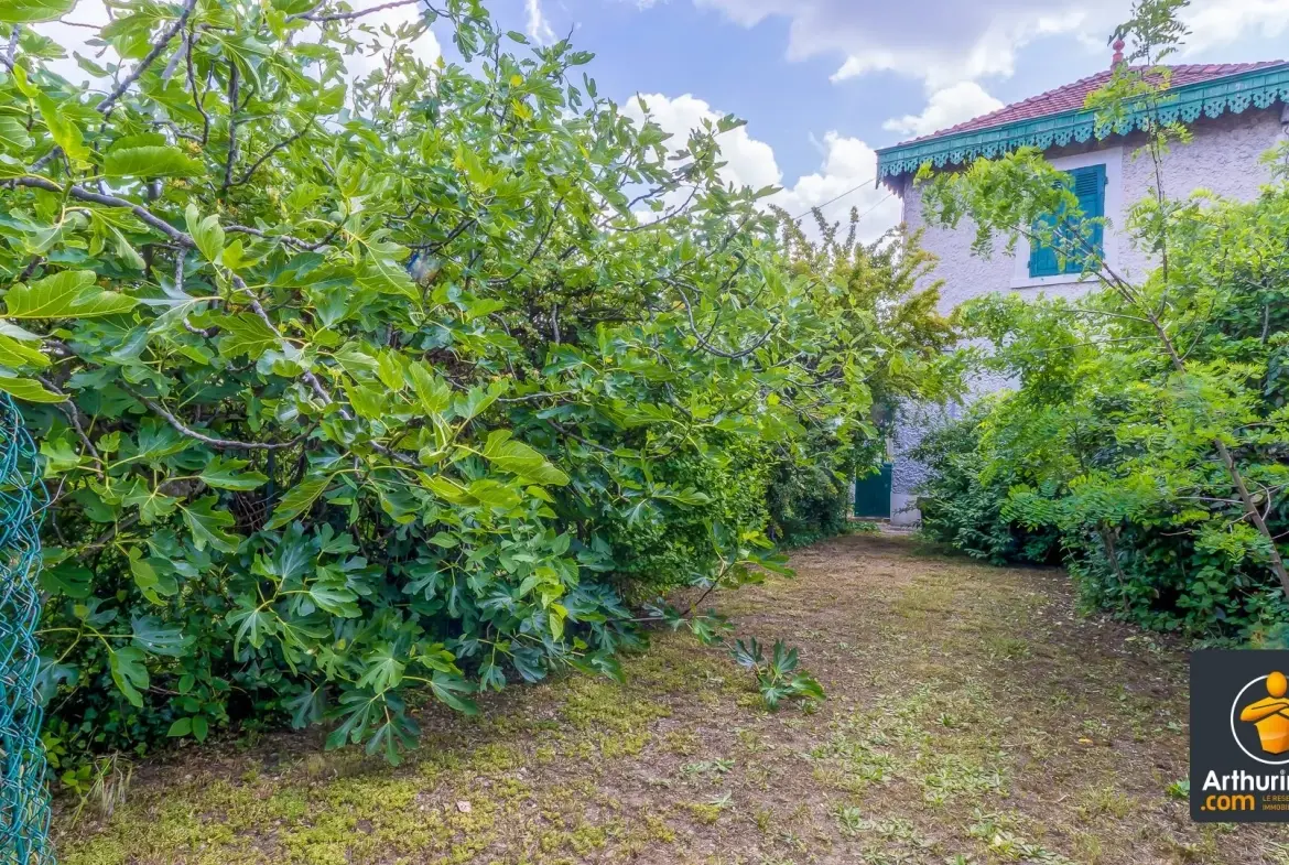 Maison 3 pièces à rénover avec jardin de 346 m² à Pierre-Bénite - Projet personnalisé 