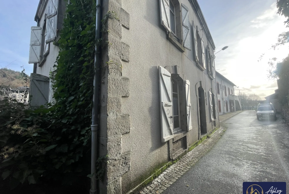 Immeuble à Bort-les-Orgues – Projet de rénovation avec vue et potentiel locatif 