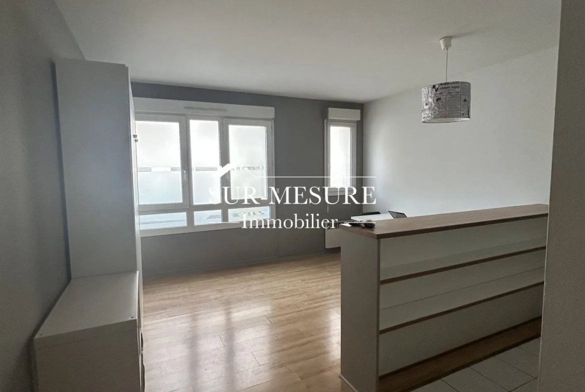 Appartement T1 meublé de 31 m² à Lille, avec parking intérieur et proche commodités 