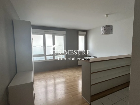 Appartement T1 meublé de 31 m² à Lille, avec parking intérieur et proche commodités