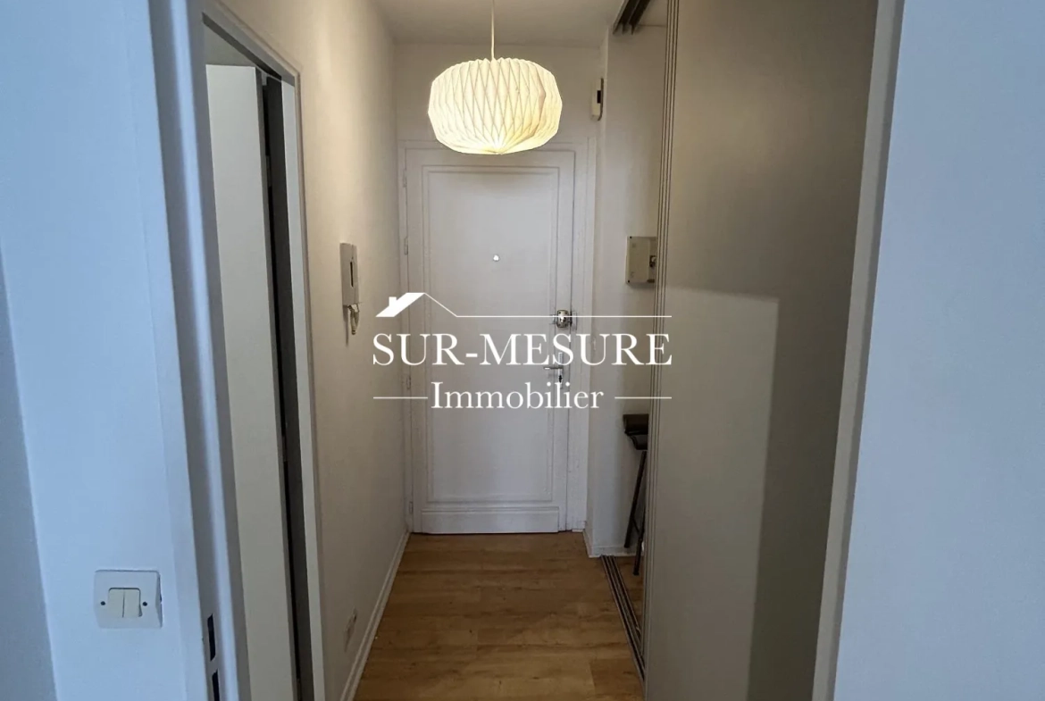 Appartement T1 meublé de 31 m² à Lille, avec parking intérieur et proche commodités 